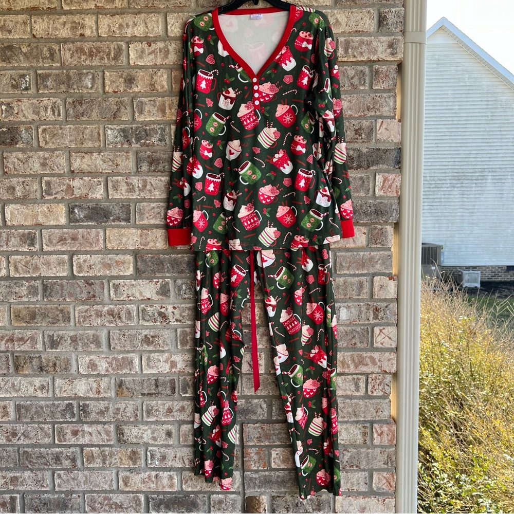 🍒💣 Christmas inspired hot cocoa pj set